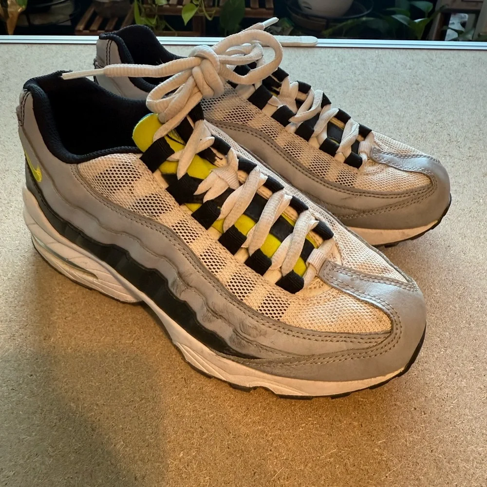 Nike AirMax kids Gray and Black Sneakers